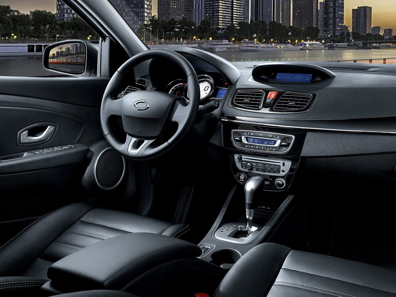 Renault Samsung SM3, Z.E., 2011–2017, Sedan: Front cabin