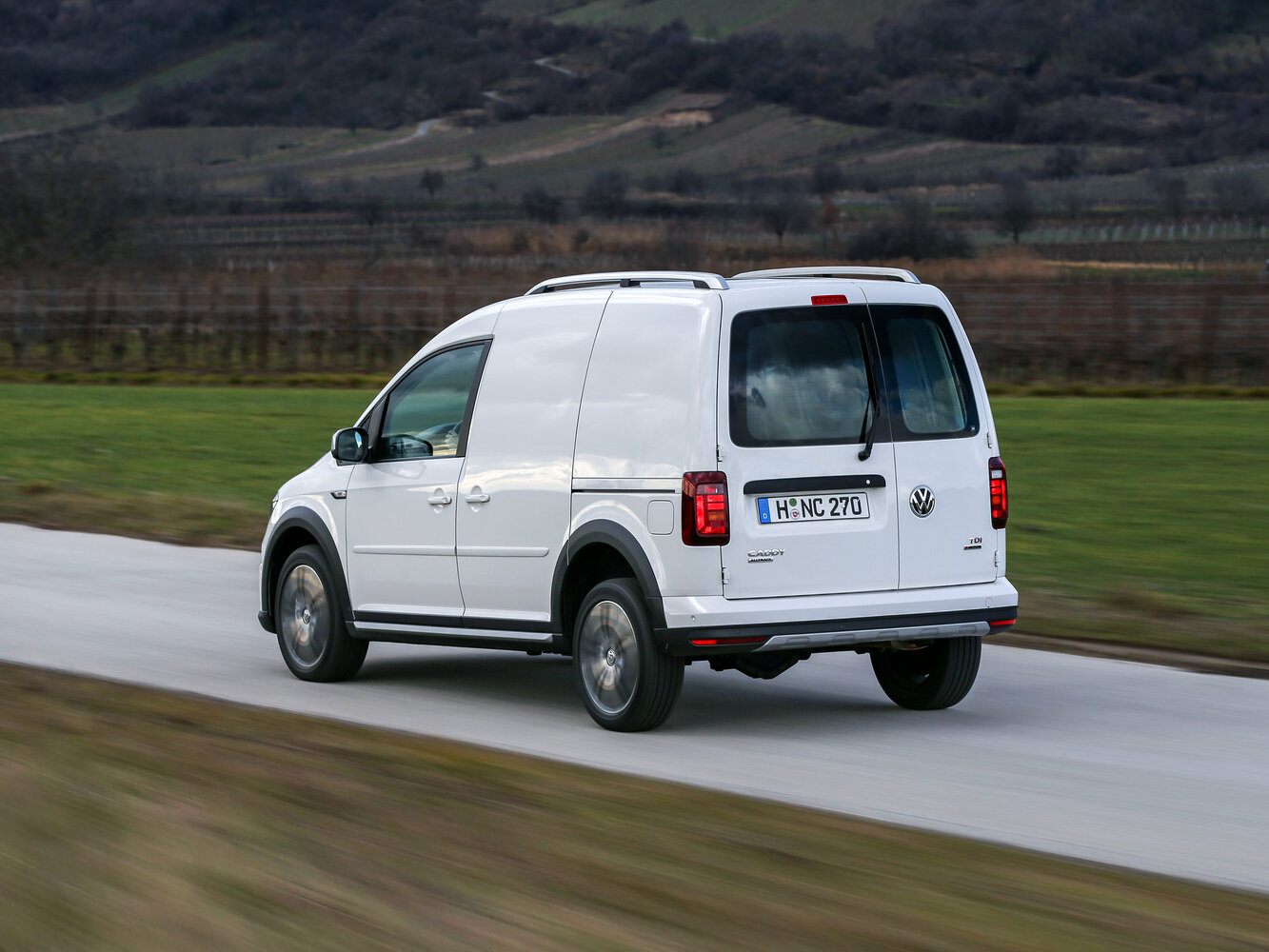 Volkswagen Caddy, IV, 2015–2020, Van Alltrack: Rear three-quarter view