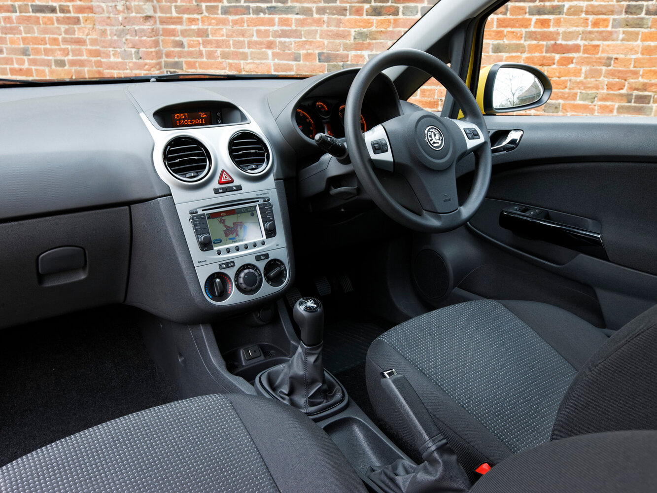 Vauxhall Corsa, D facelift, 2010–2014, Hatchback 5 door: Front cabin