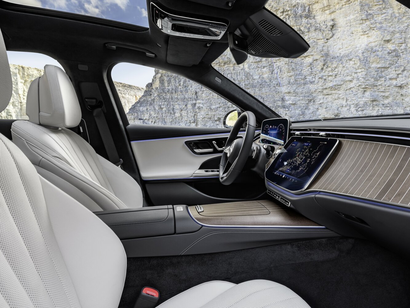Mercedes-Benz E-Класс, VI (W214, S214), 2023–2026, Estate 5 door All-Terrain: Front cabin