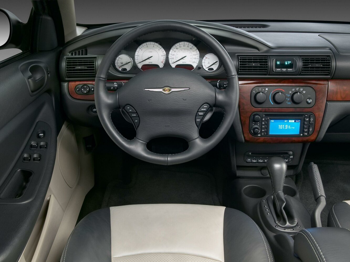 Chrysler Sebring, II facelift, 2003–2006, Sedan: Dashboard