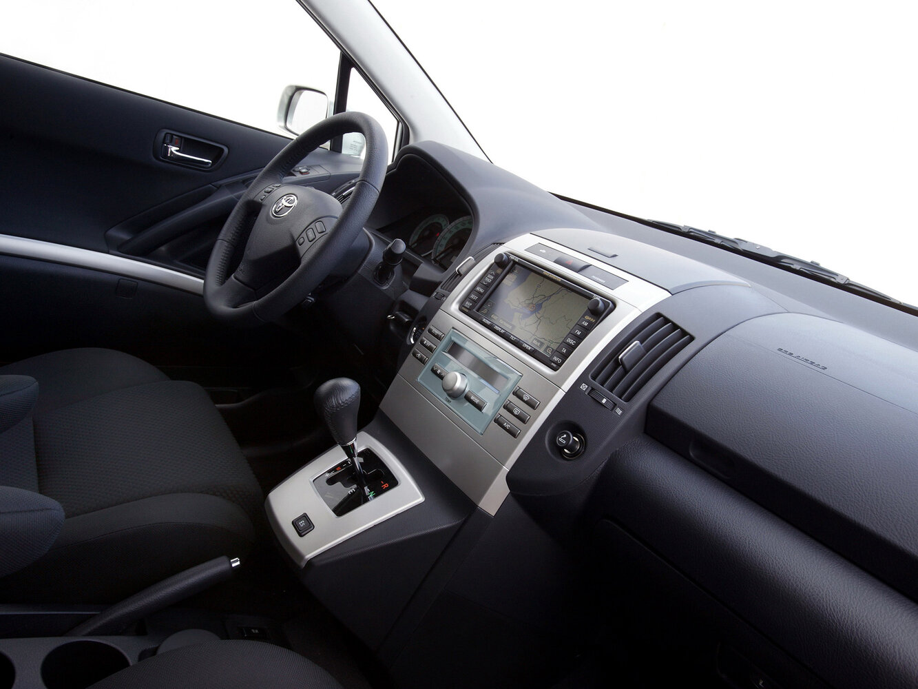 Toyota Corolla Verso, I facelift, 2004–2007, Compact MPV: Front cabin