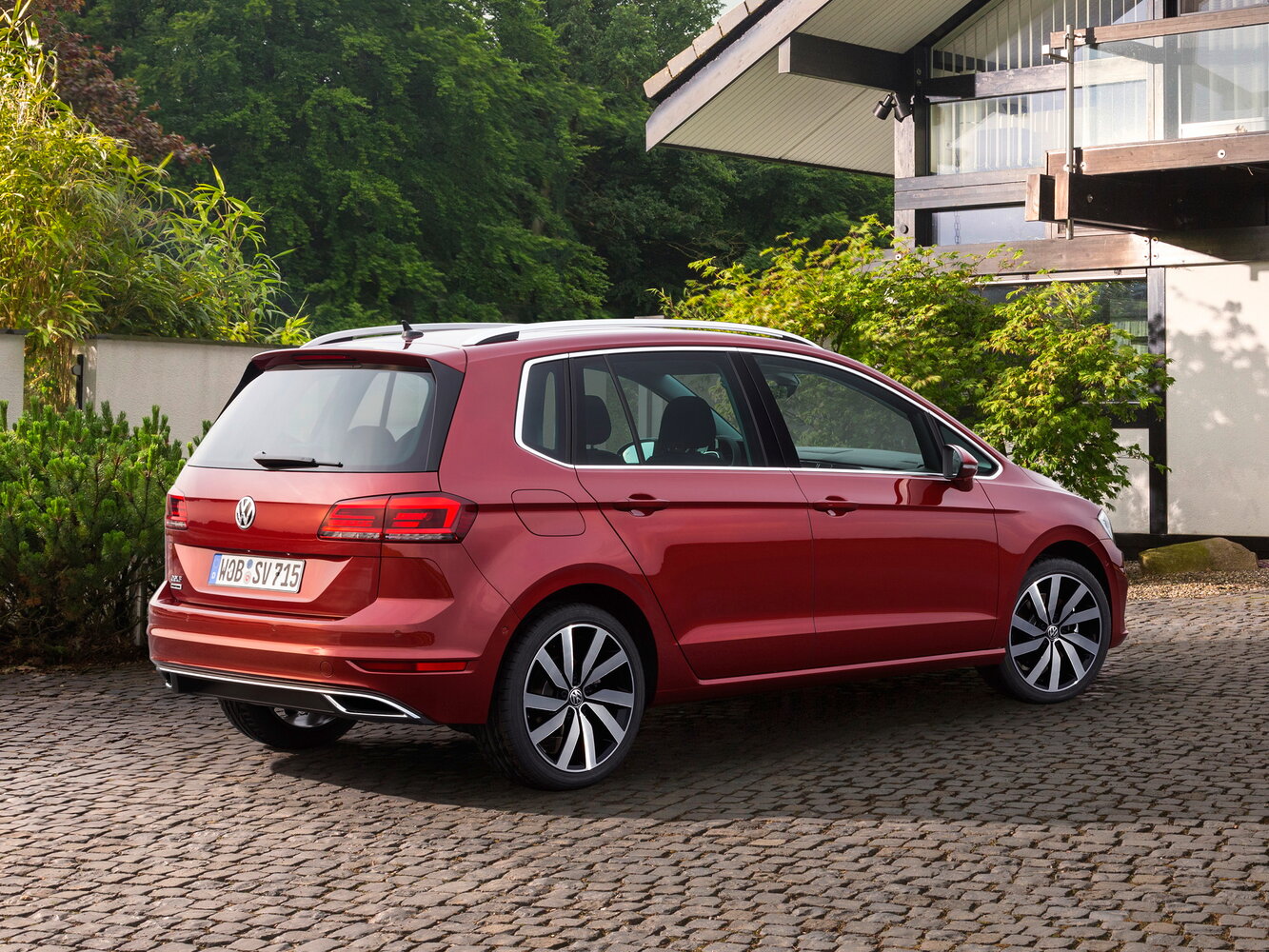 Volkswagen Golf Sportsvan, I Рестайлинг, 2017–2020, Компактвэн: Вид сзади в три четверти