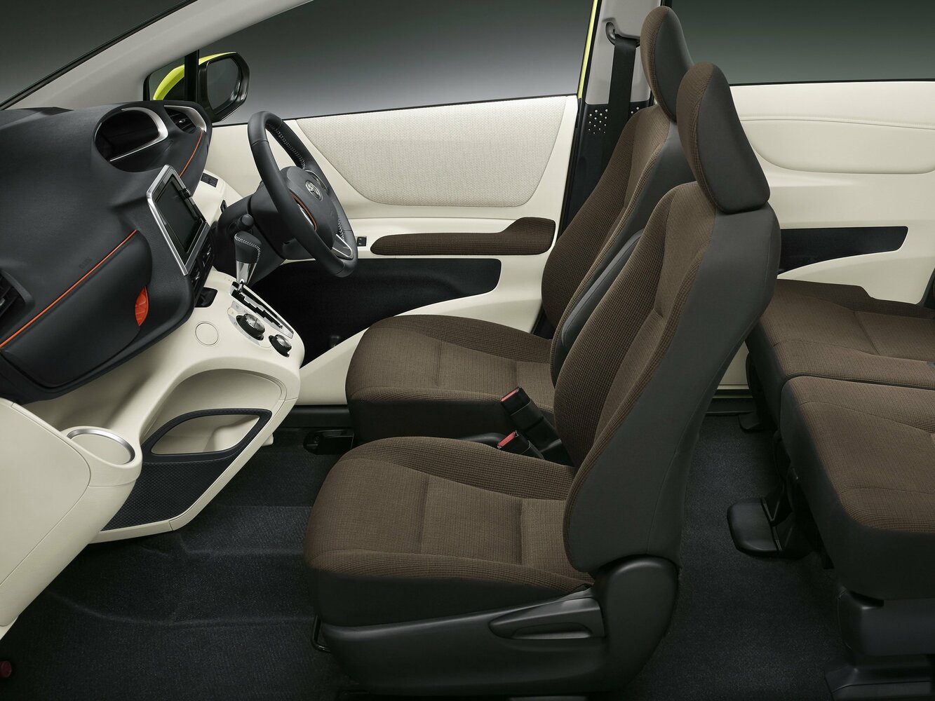 Toyota Sienta, II, 2015–2018, Compact MPV: Front cabin