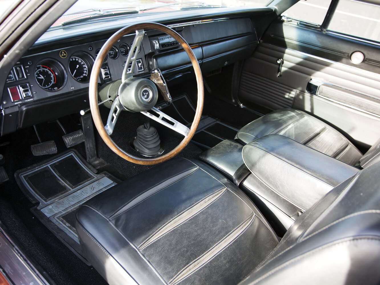 Dodge Charger, II, 1968–1970, Купе-хардтоп: Передняя часть салона