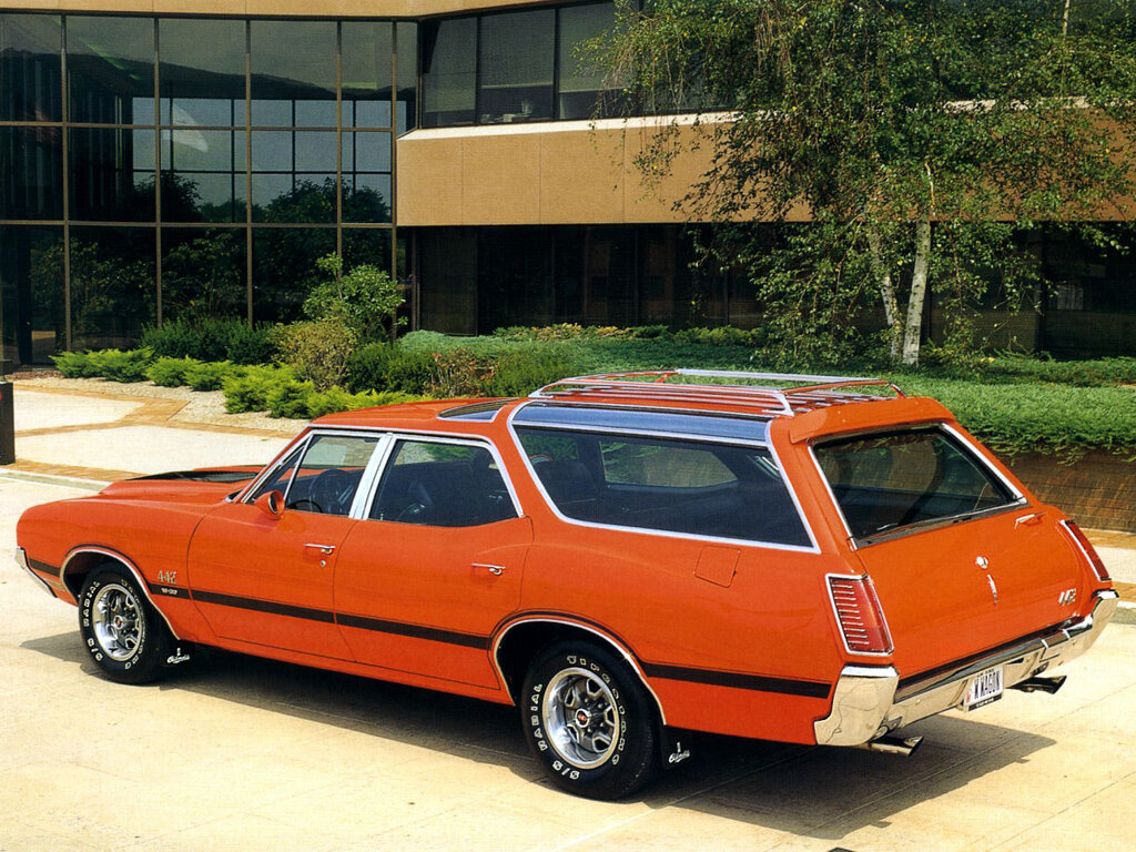 Oldsmobile Vista Cruiser, II, 1968–1972, Универсал 5 дв.: Вид сзади в три четверти