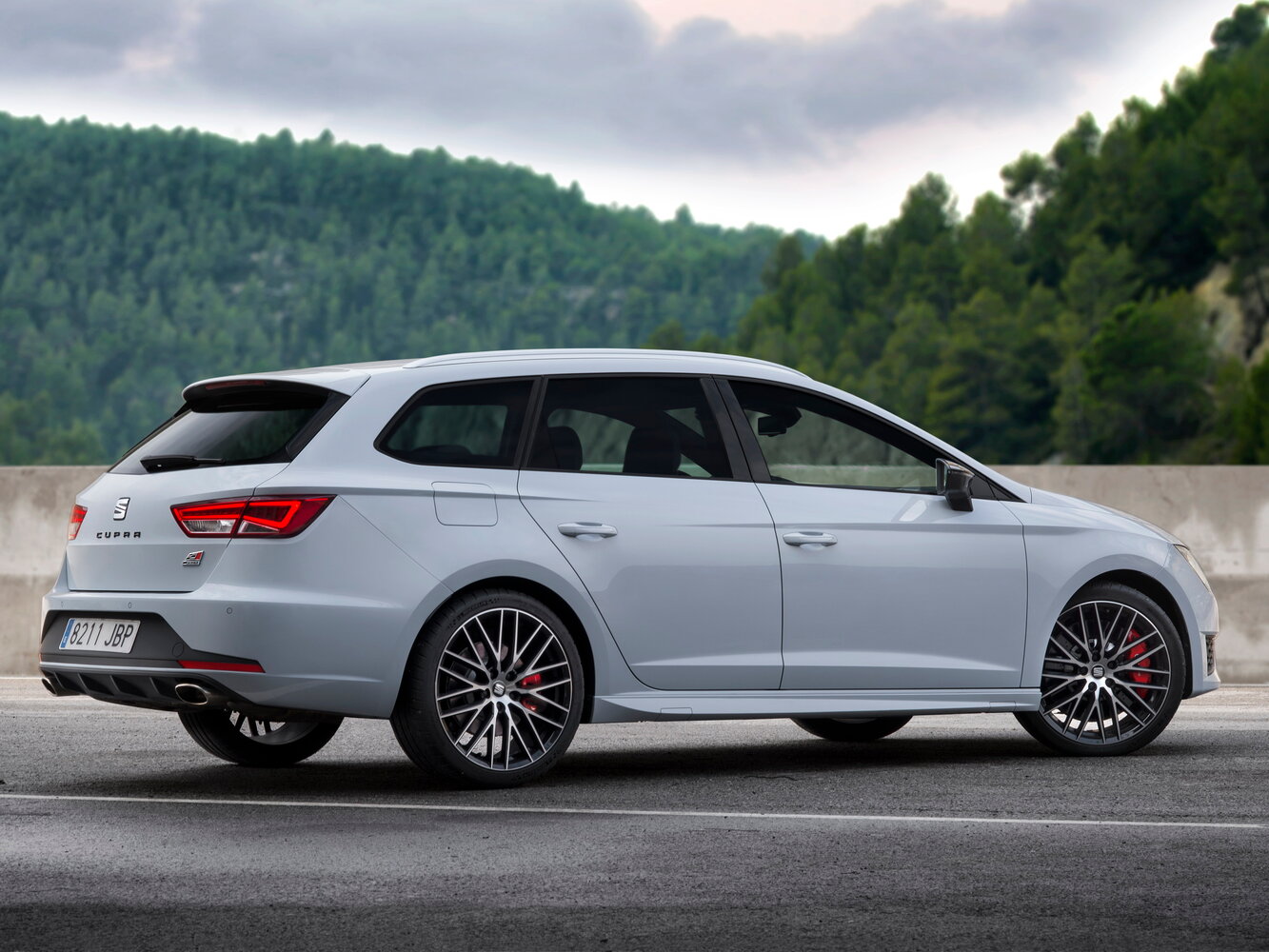 SEAT Leon Cupra, III, 2014–2016, Универсал 5 дв.: Вид сзади в три четверти