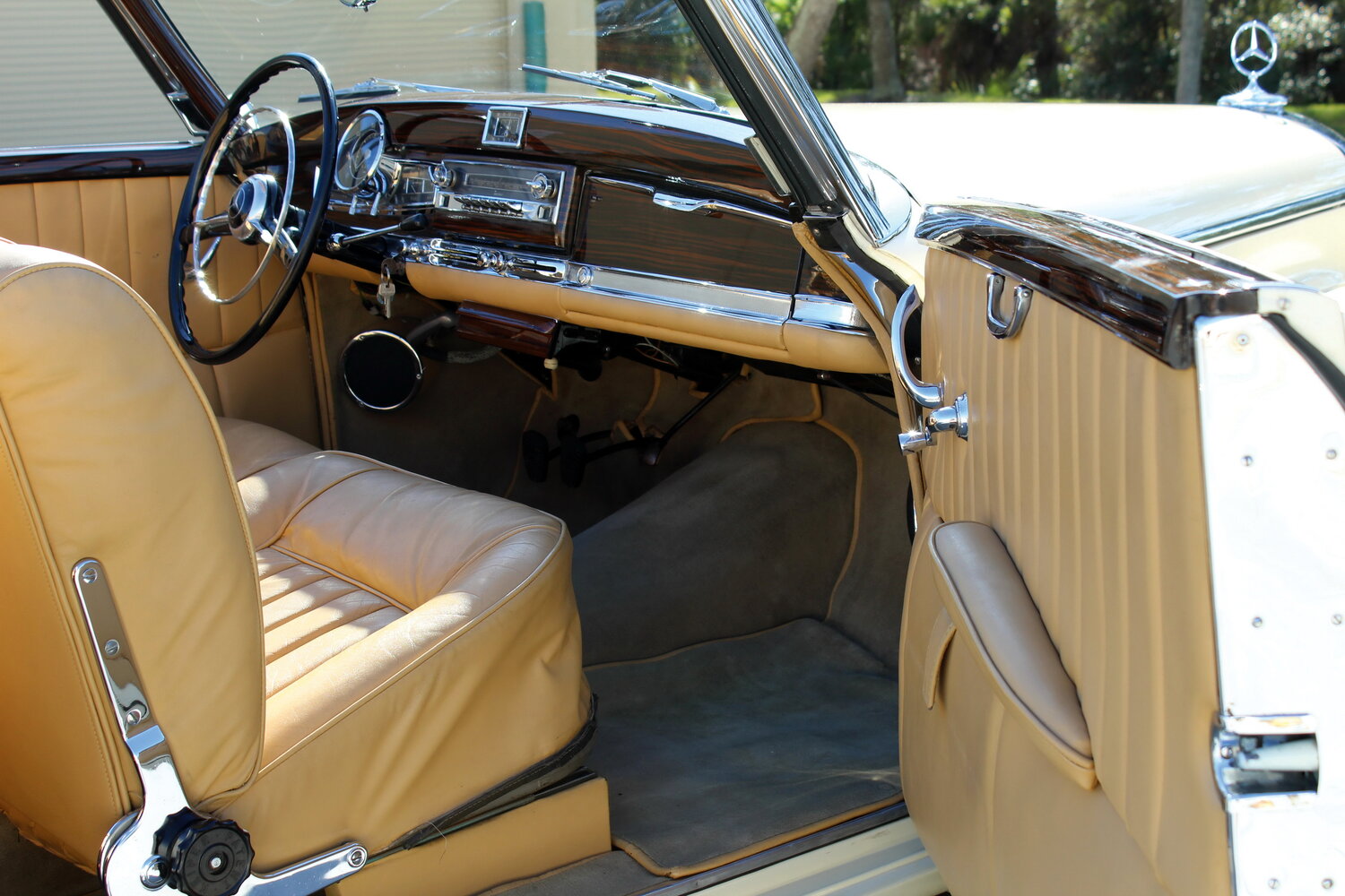 Mercedes-Benz W188, , 1951–1958, Родстер: Передняя часть салона