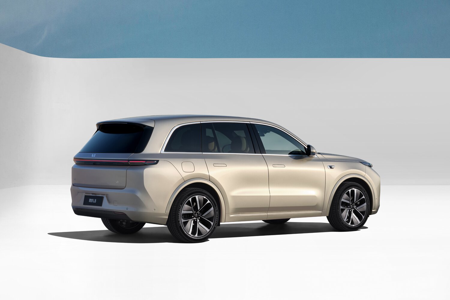 Li Auto (Lixiang) L8, I, 2022–2024, Внедорожник 5 дв.: Вид сзади в три четверти
