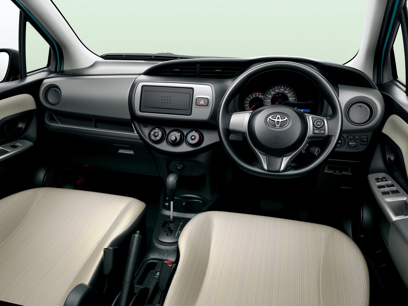 Toyota Vitz, III (XP130) facelift, 2014–2019, Hatchback 5 door: Front cabin