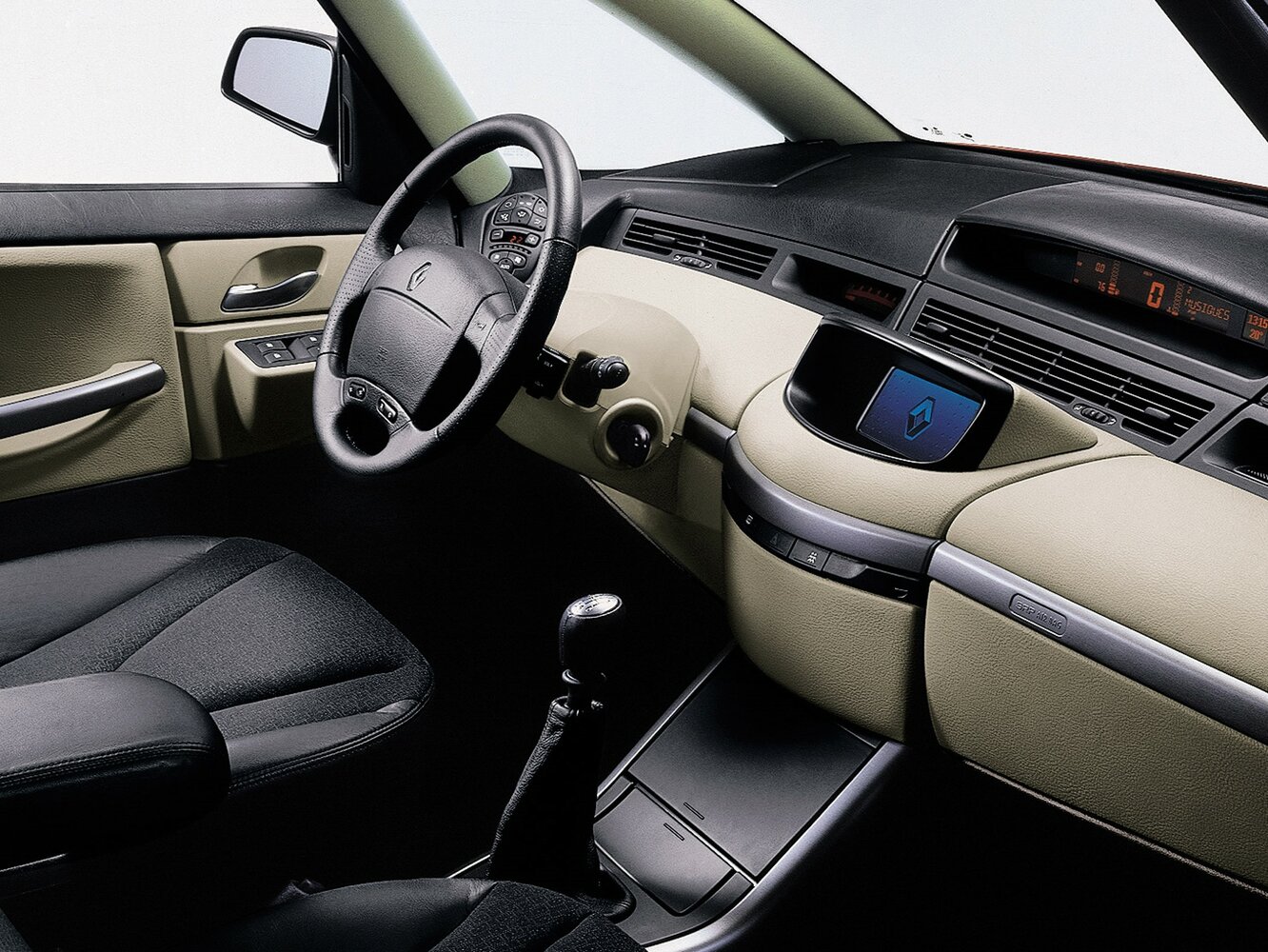 Renault Avantime, , 2001–2003, Компактвэн: Передняя часть салона