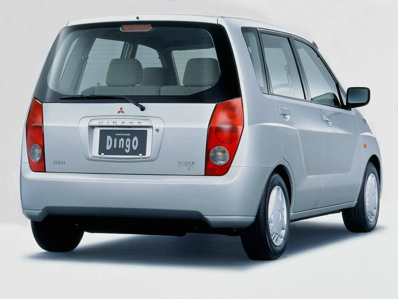 Mitsubishi Dingo, I, 1998–2001, Хэтчбек 5 дв.: Вид сзади