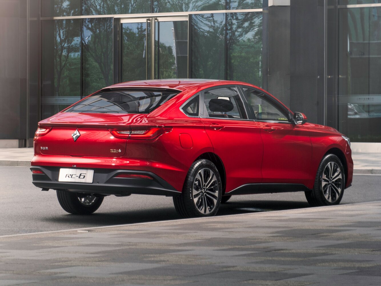 Baojun RC-6, , 2019–2021, Лифтбек: Вид сзади в три четверти