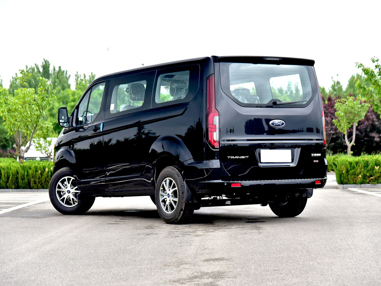 Ford Transit Custom, I (China Market), 2023–2026, Minivan SWB: Rear three-quarter view