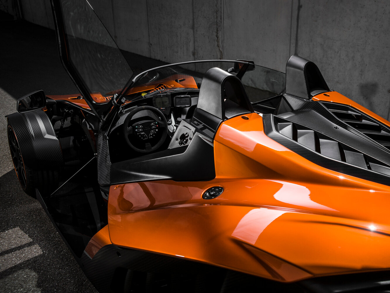 KTM AG X-Bow, , 2008–2026, Спидстер GT: Передняя часть салона