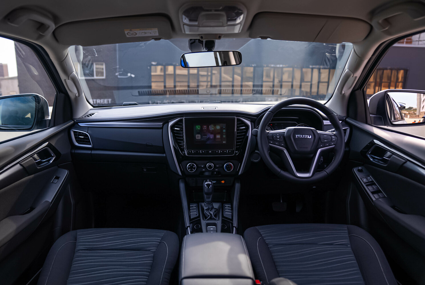 Isuzu MU-X, II, 2020–2024, SUV 5 door: Front cabin