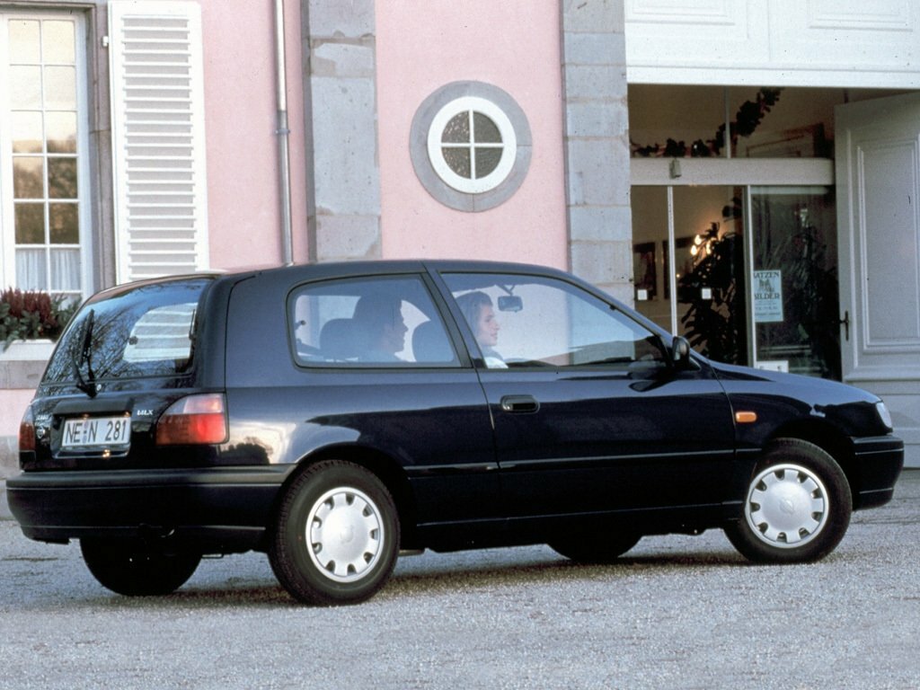 Nissan Sunny, N14, 1990–1995, Hatchback 3 door: Rear three-quarter view