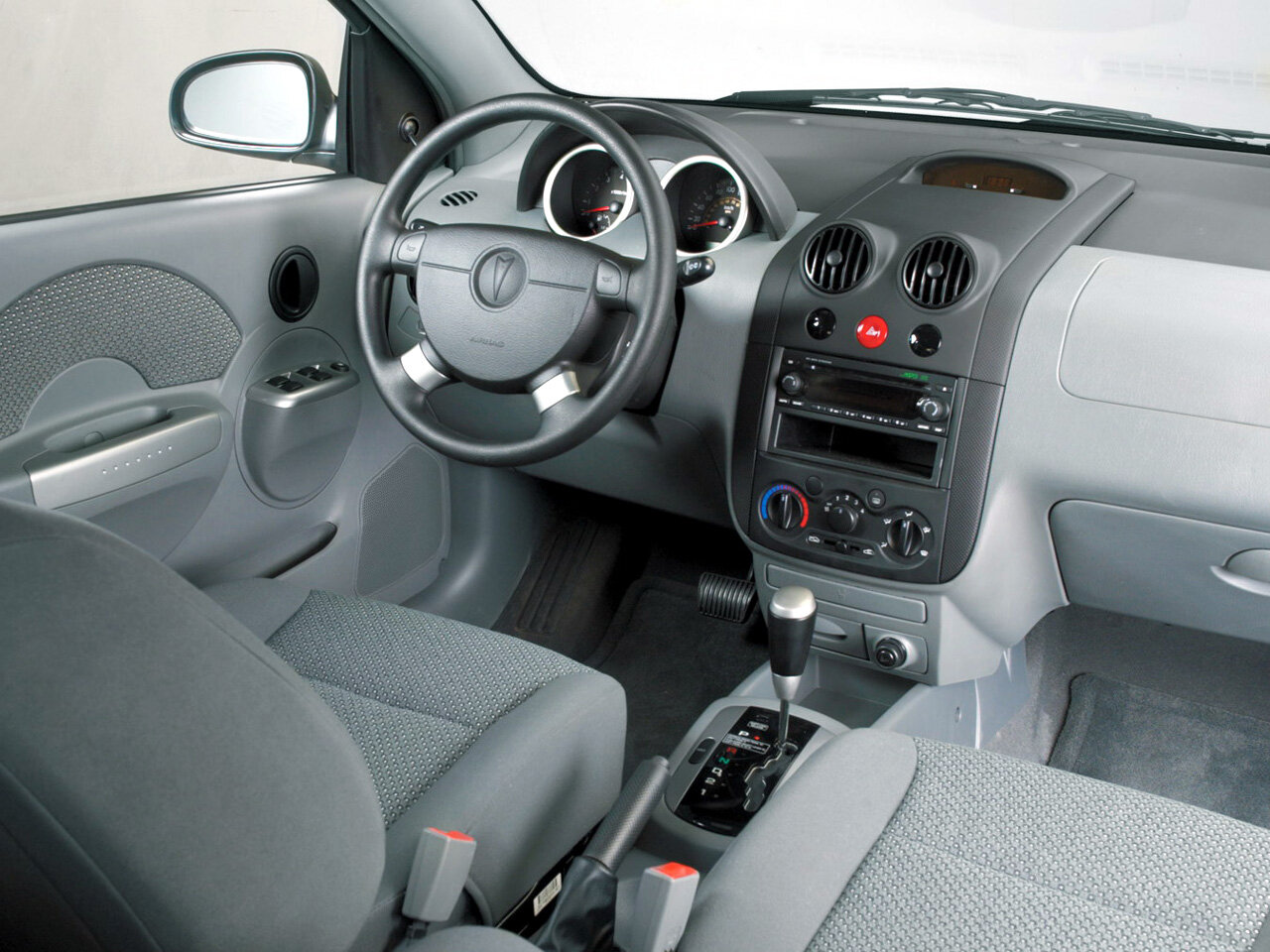 Pontiac Wave, T200, 2004–2006, Седан: Передняя часть салона