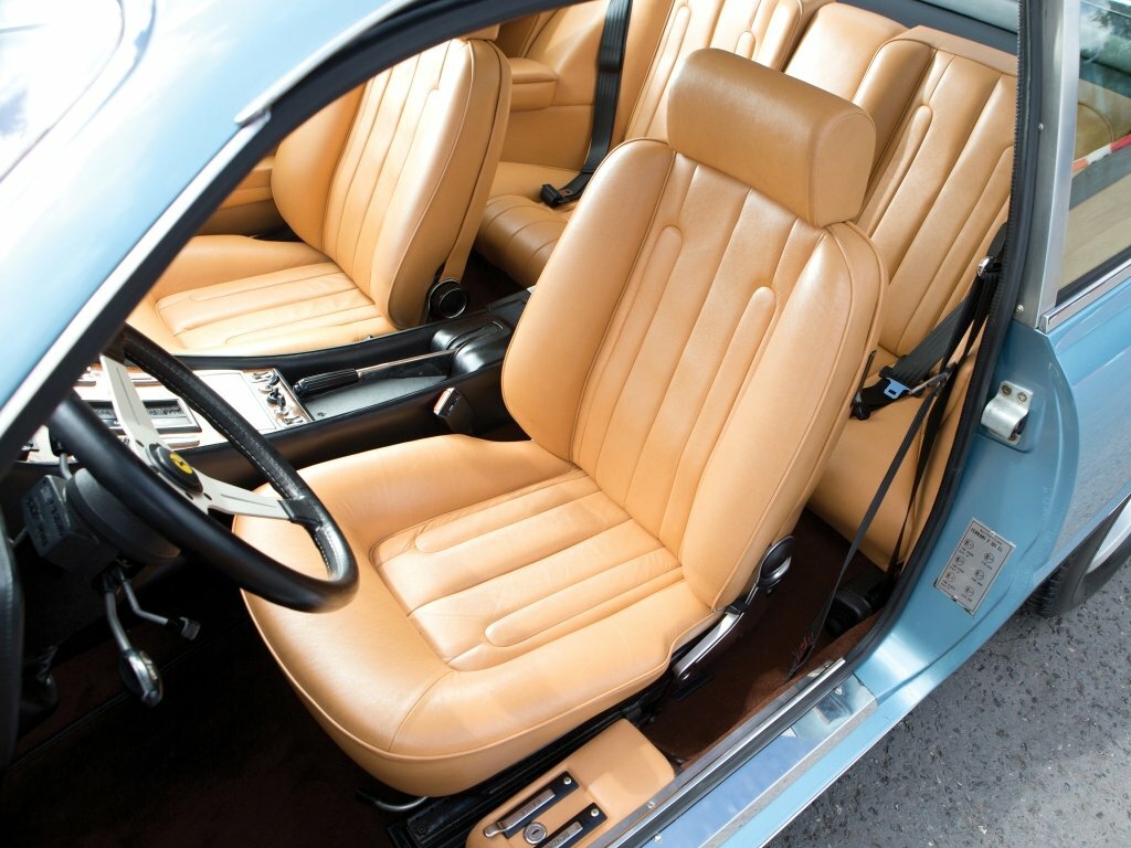 Ferrari 400, , 1976–1985, Купе: Передняя часть салона