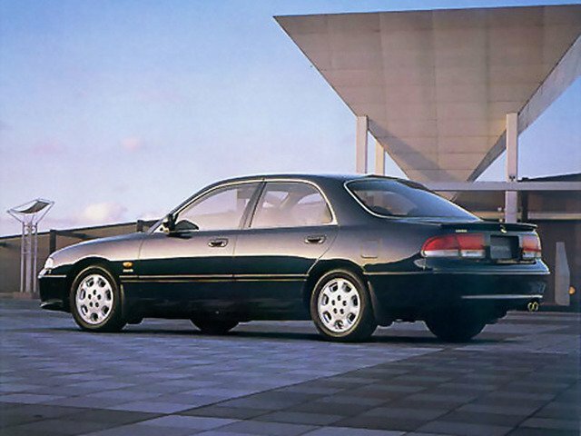 Mazda Cronos, , 1991–1995, Седан: Вид сзади в три четверти