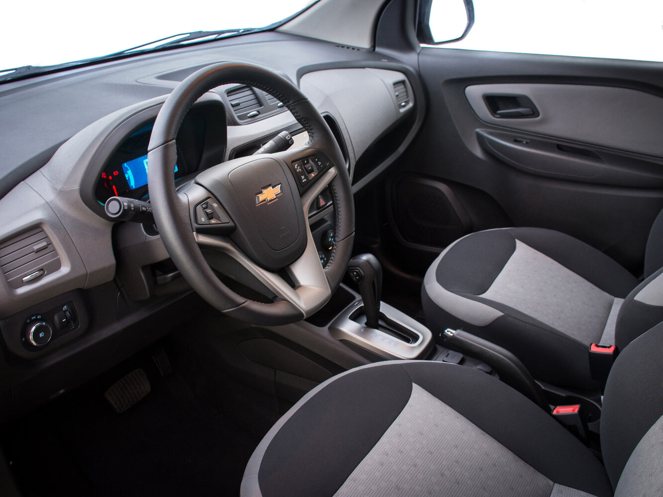 Chevrolet Spin, I, 2012–2018, Minivan: Front cabin