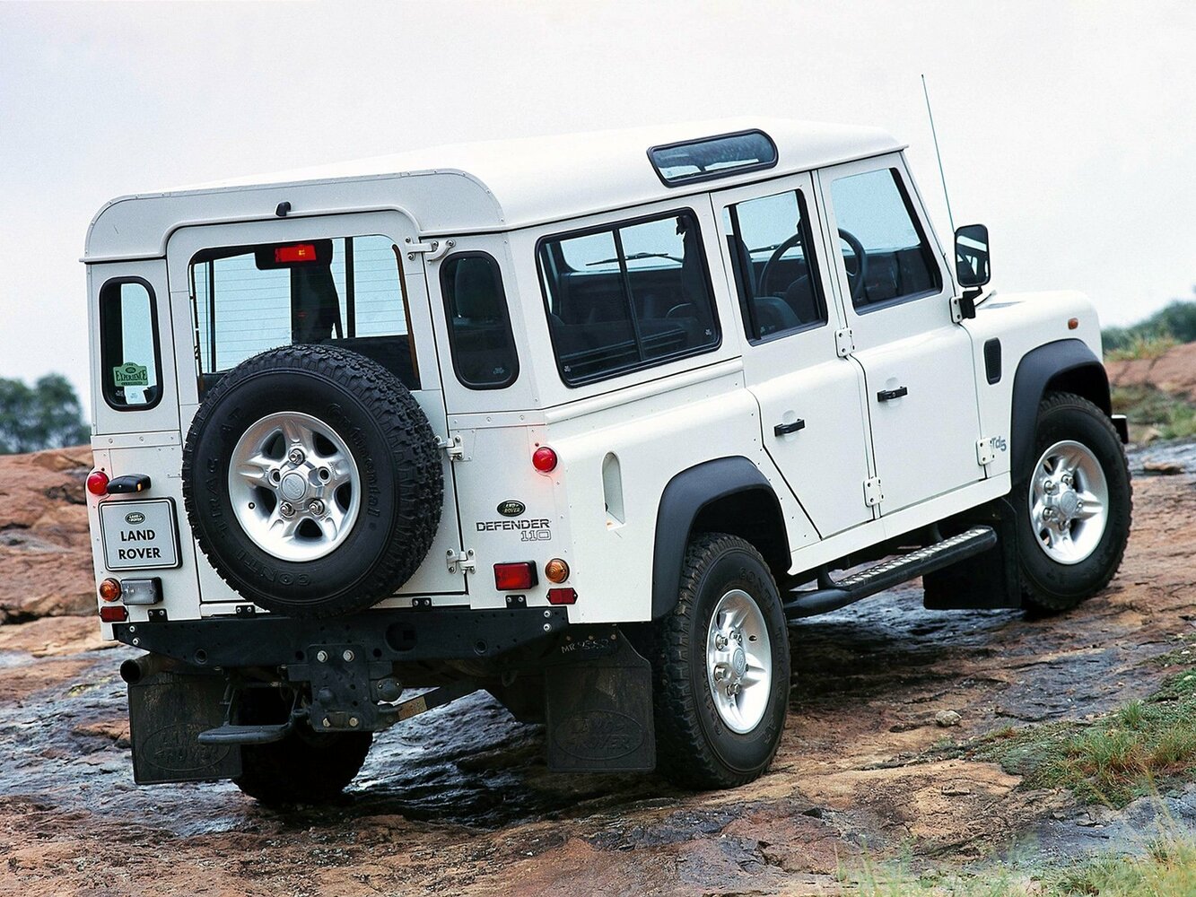 Land Rover Defender, I, 1983–2007, Внедорожник 5 дв. 110: Вид сзади в три четверти