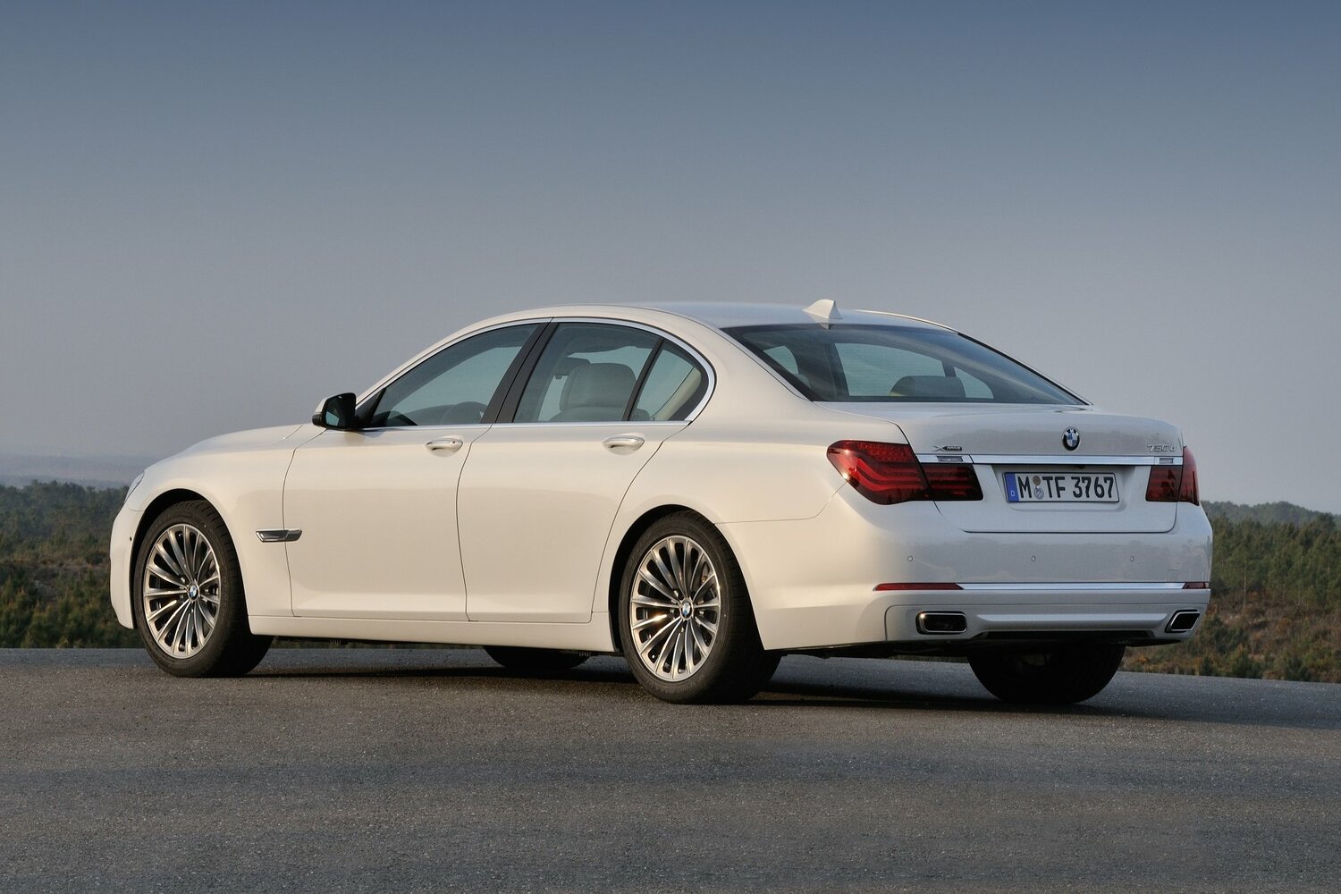 BMW 7 серии, V (F01/F02/F04) facelift, 2012–2015, Sedan: Rear three-quarter view