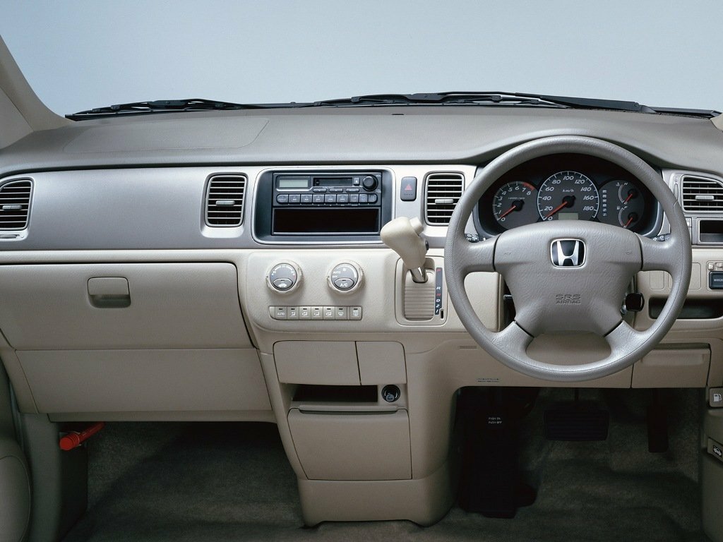 Honda Stepwgn, II, 2001–2003, Minivan: Dashboard