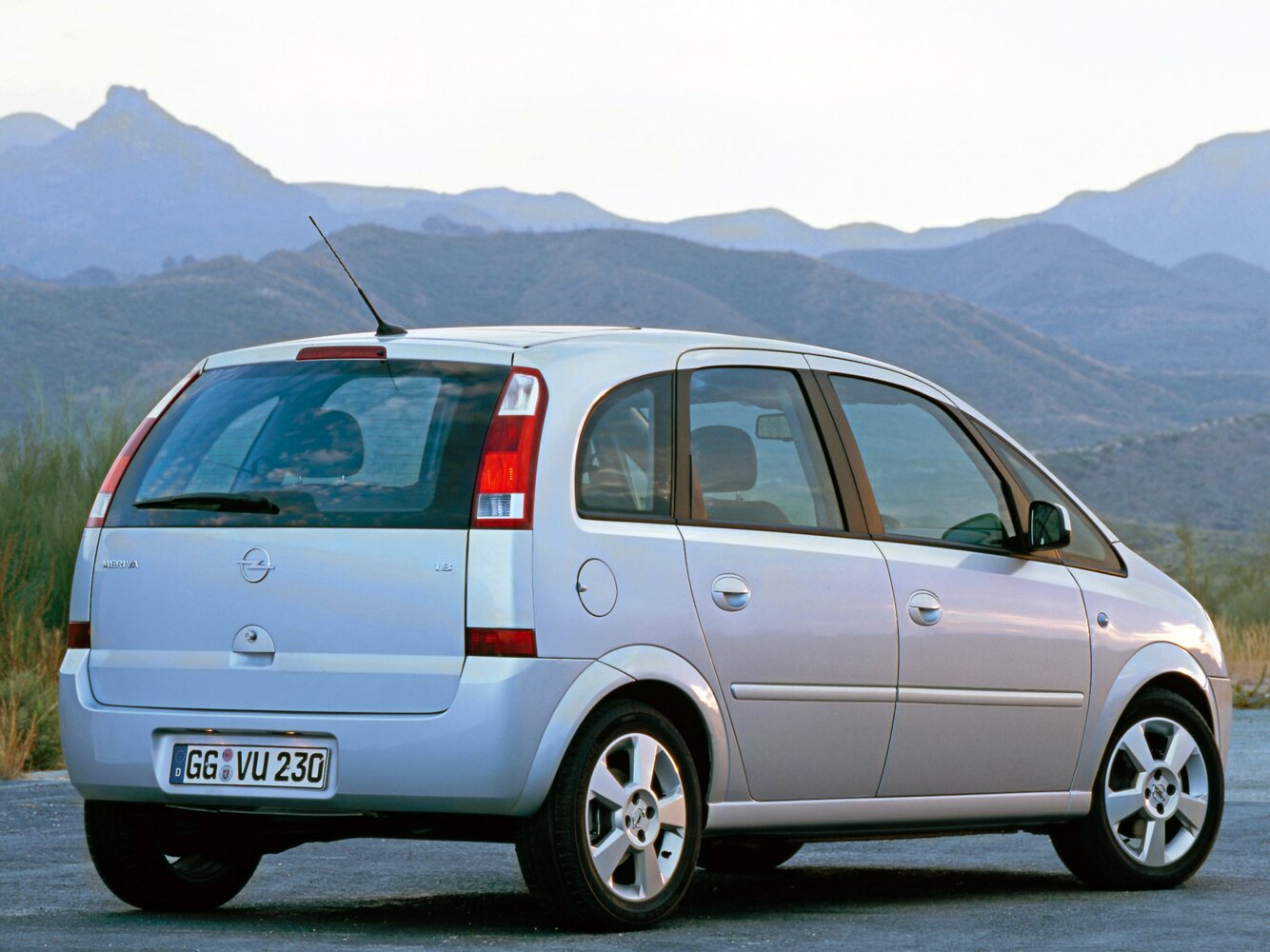 Opel Meriva, A, 2003–2006, Компактвэн: Вид сзади в три четверти