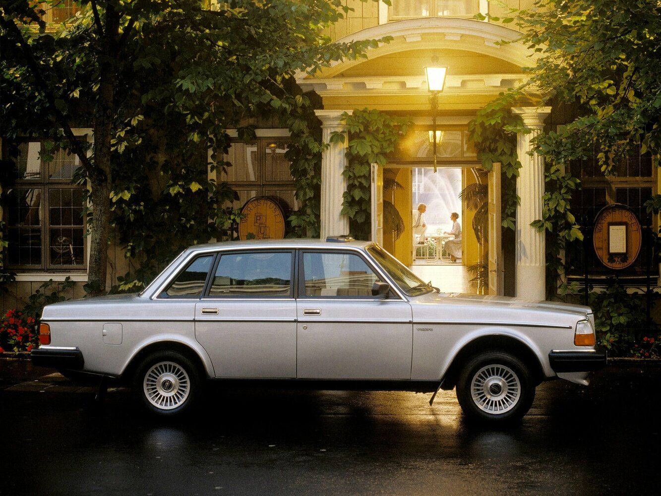 Volvo 260 Series, , 1974–1982, Седан: Вид сбоку