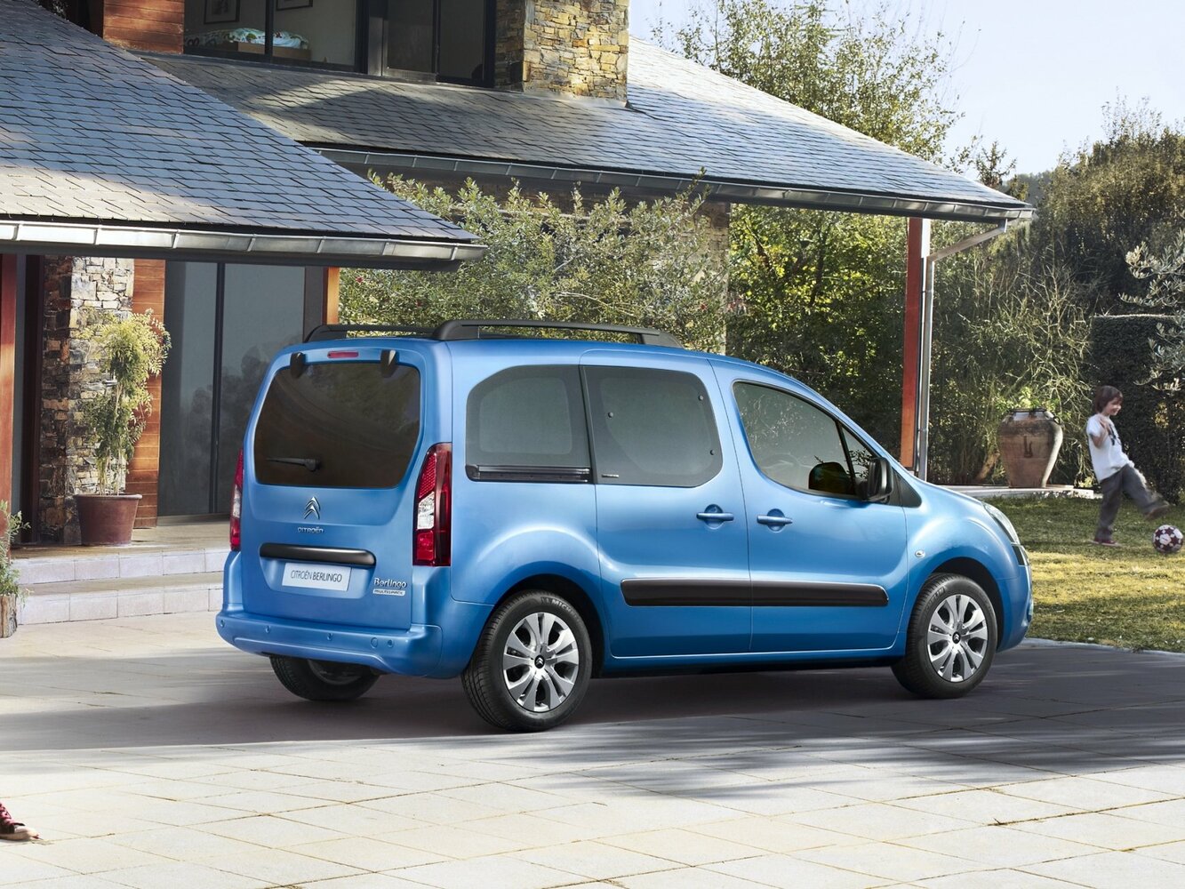 Citroen Berlingo, II Рестайлинг, 2012–2015, Компактвэн: Вид сзади в три четверти