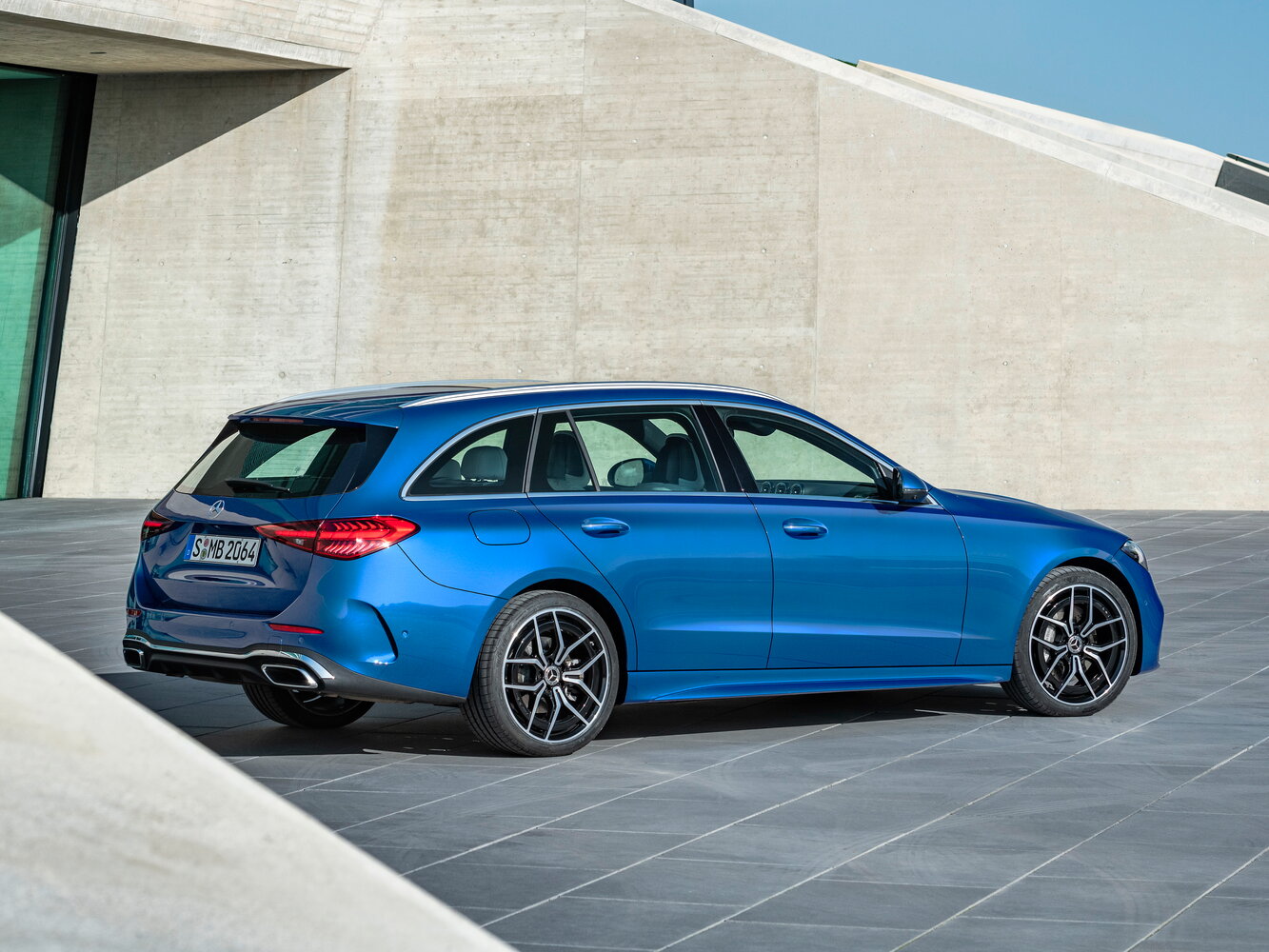 Mercedes-Benz C-Класс, V (W206), 2021–2026, Универсал 5 дв.: Вид сзади в три четверти