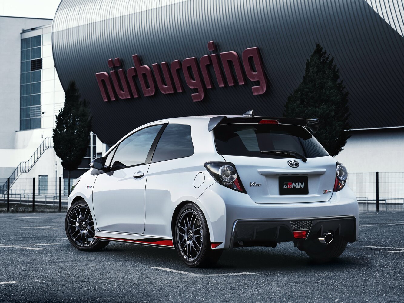 Toyota Vitz, III (XP130) facelift, 2014–2019, Hatchback 3 door GRMN: Rear three-quarter view
