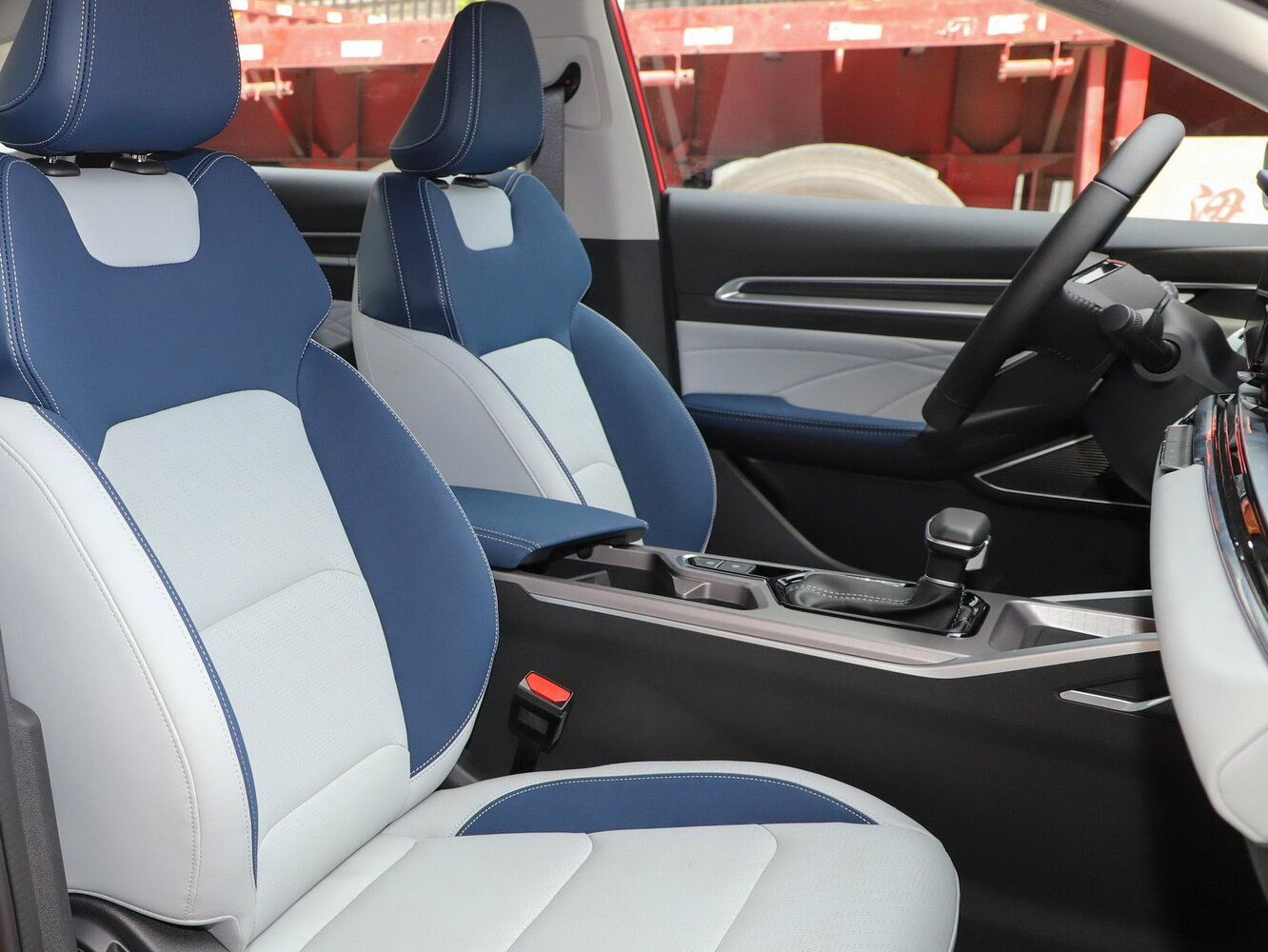 Geely Emgrand, II, 2021–2026, Седан: Передняя часть салона