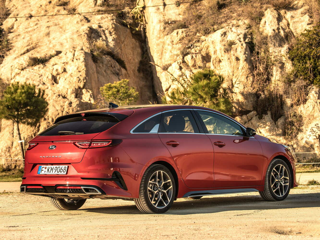 Kia Proceed, I, 2018–2021, Estate 5 door: Rear three-quarter view