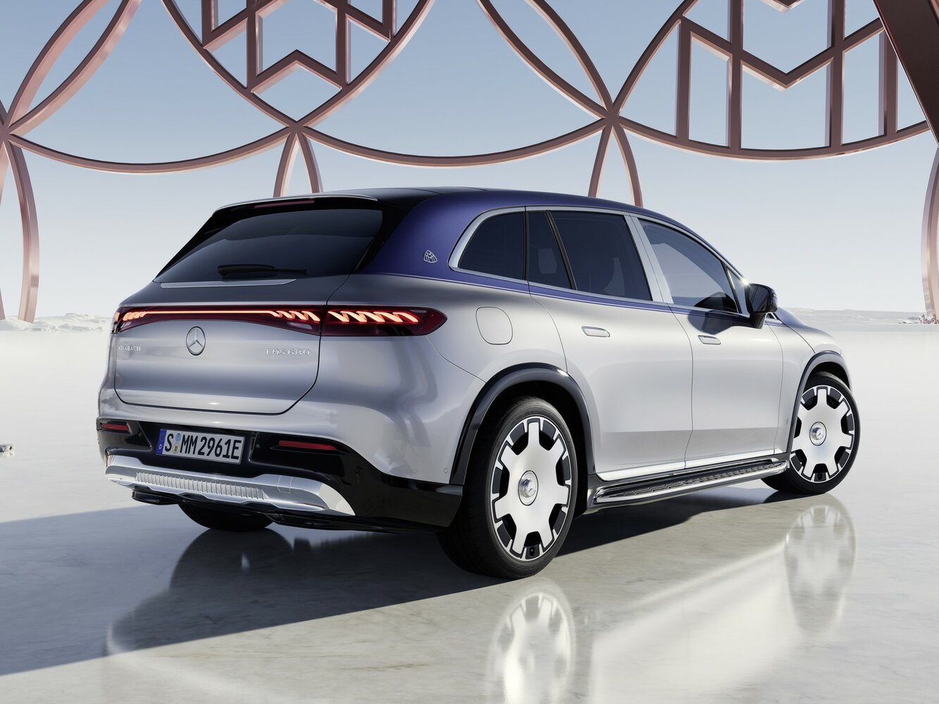 Mercedes-Benz Maybach EQS SUV, , 2023–2026, Внедорожник 5 дв.: Вид сзади в три четверти