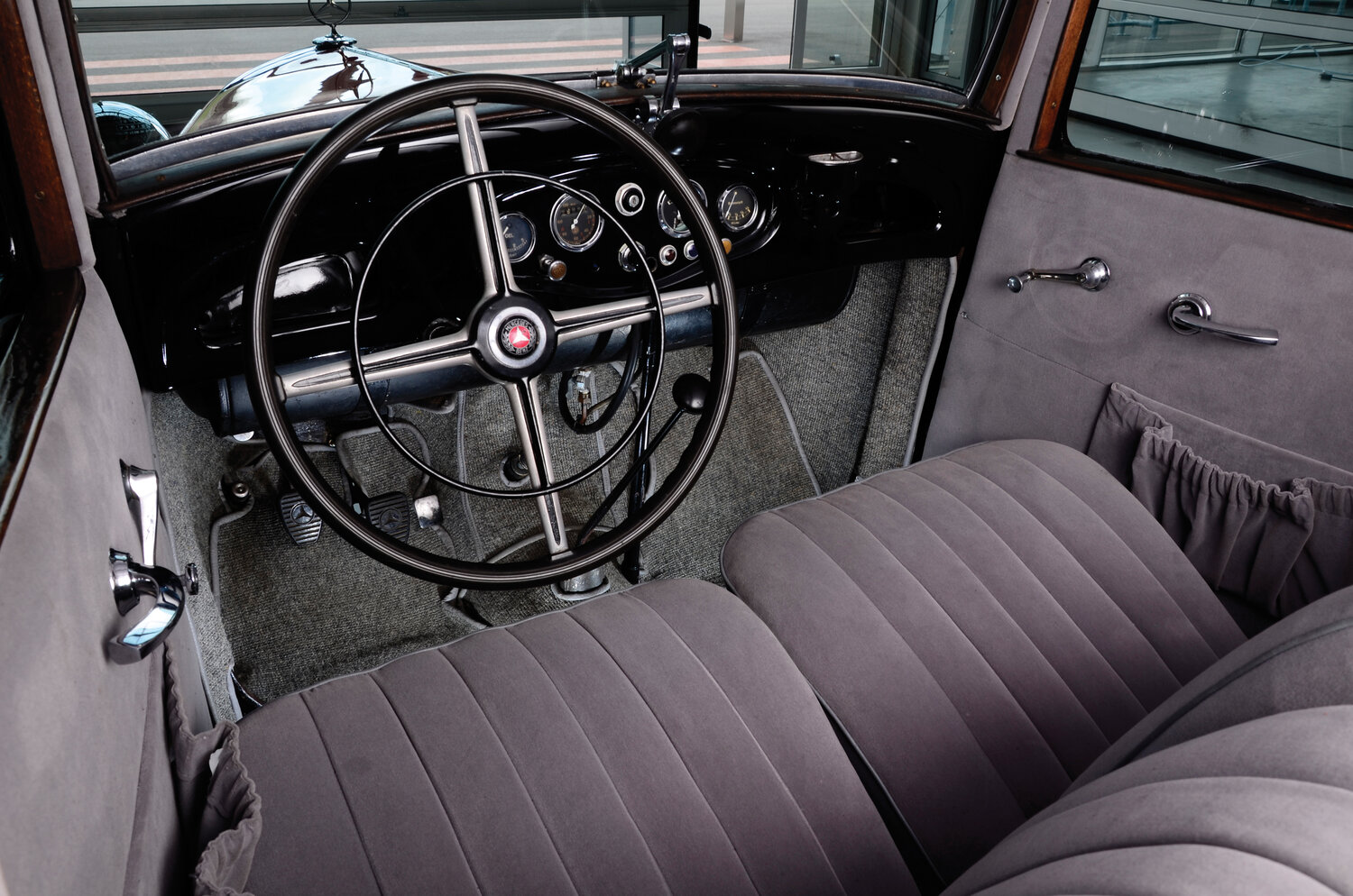 Mercedes-Benz W21, , 1933–1936, Седан Limousine: Передняя часть салона
