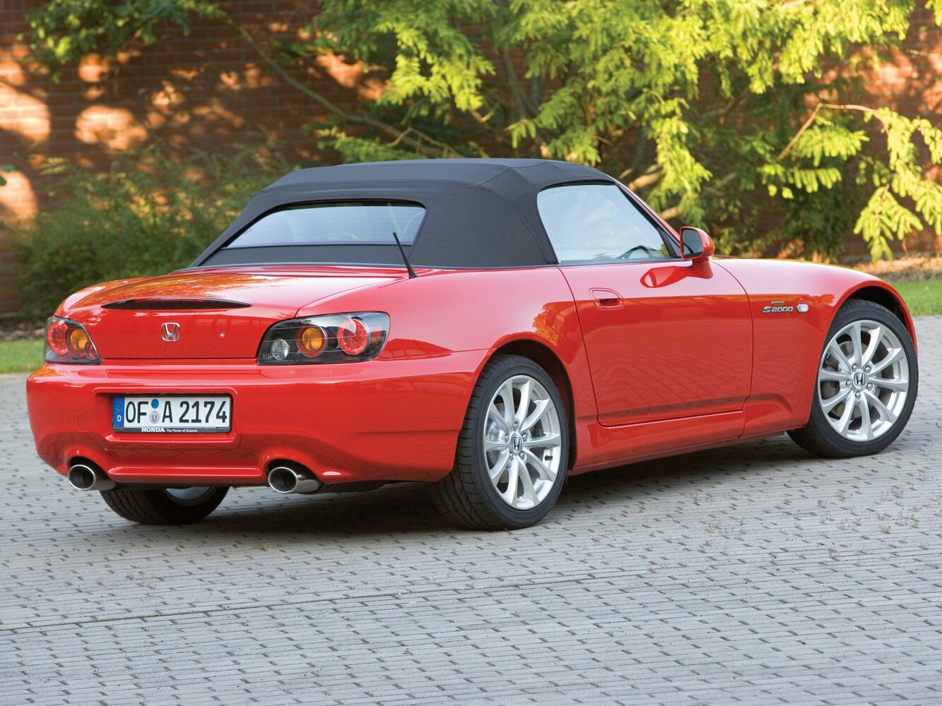 Honda S2000, I facelift (AP2), 2003–2009, Convertible: Rear three-quarter view
