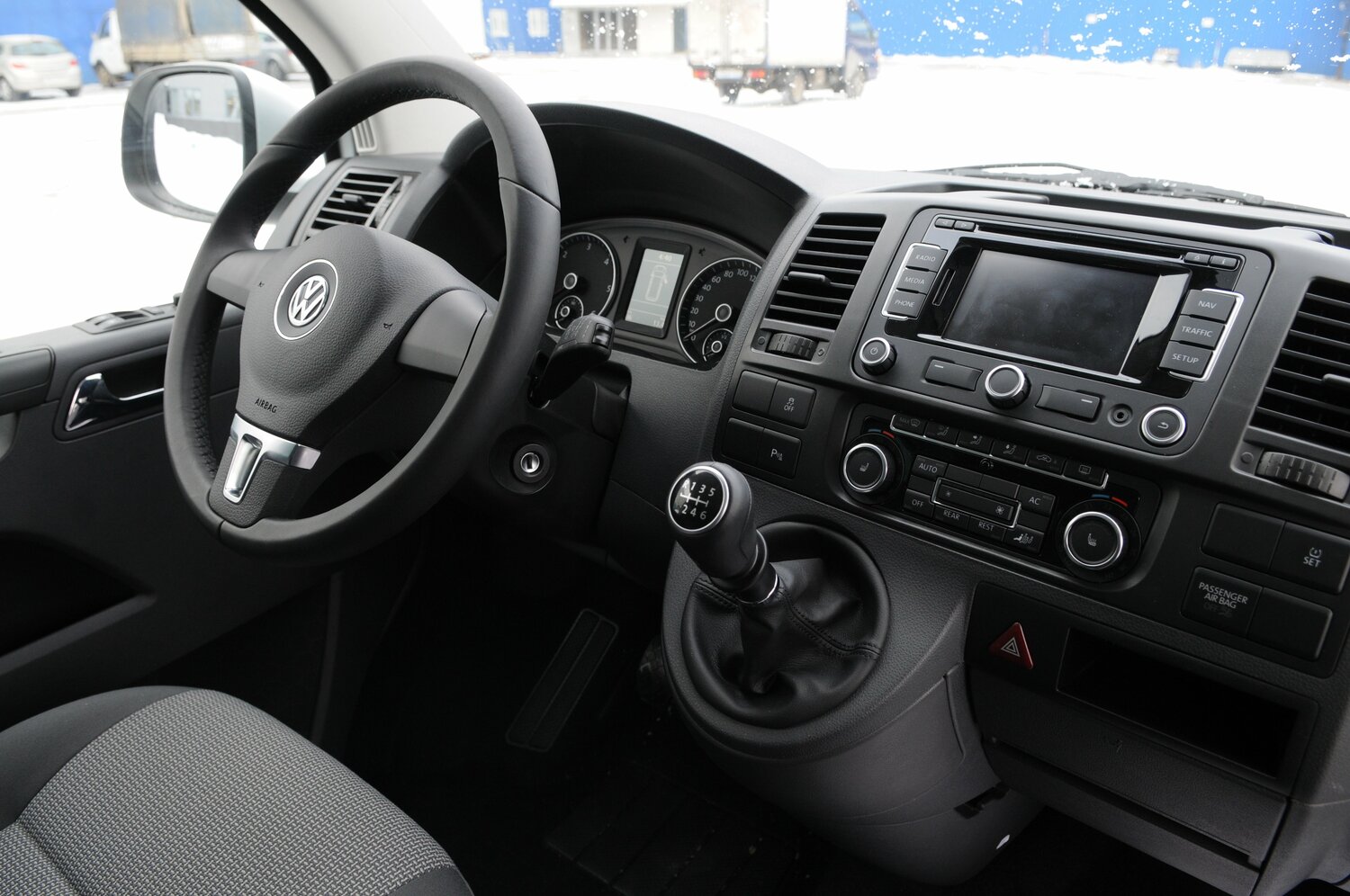 Volkswagen Caravelle, T5 Рестайлинг, 2009–2015, Минивэн SWB: Передняя часть салона