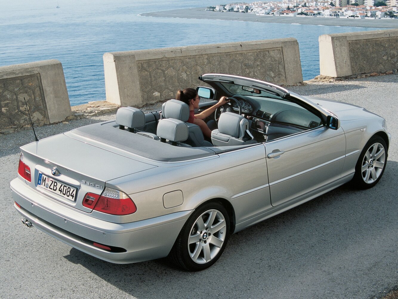 BMW 3 серии, IV (E46) Рестайлинг, 2001–2007, Кабриолет: Вид сзади в три четверти