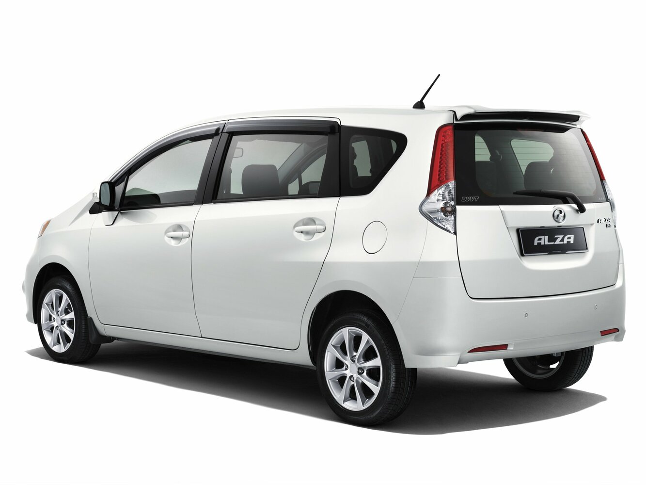 Perodua Alza, I, 2009–2022, Компактвэн: Вид сзади в три четверти