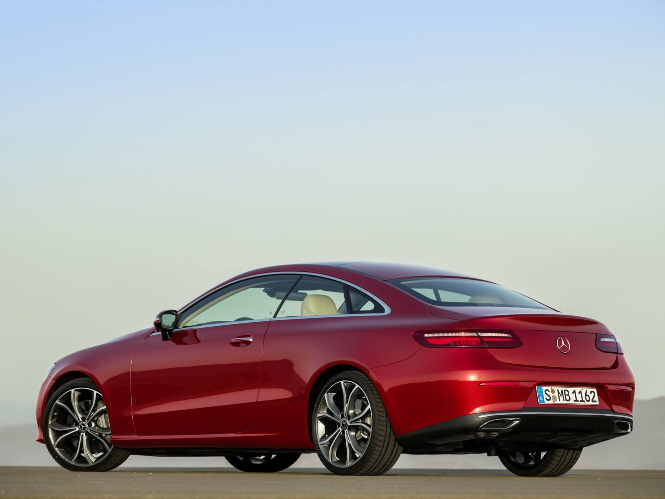 Mercedes-Benz E-Класс, V (W213, S213, C238), 2016–2021, Купе-хардтоп: Вид сзади в три четверти