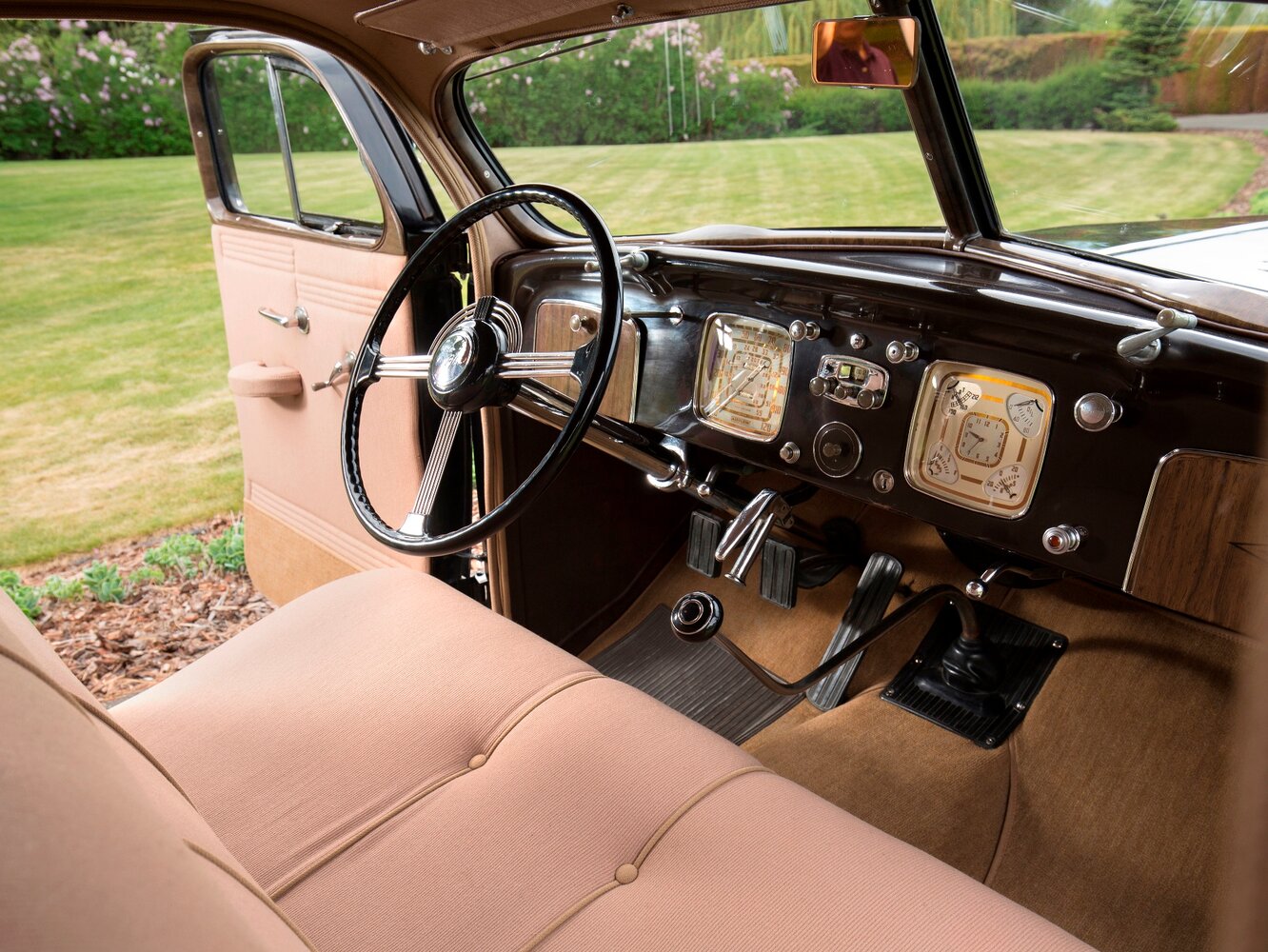 Chrysler Imperial, III, 1934–1936, Седан: Передняя часть салона