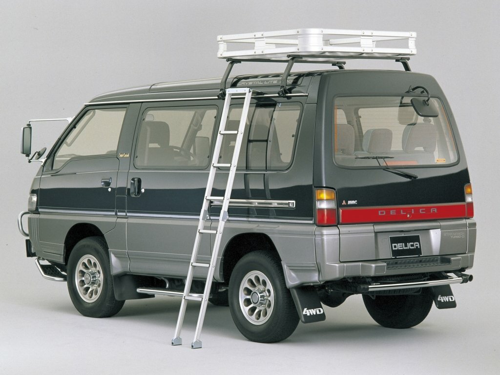 Mitsubishi Delica, III, 1986–1999, Minivan: Rear three-quarter view