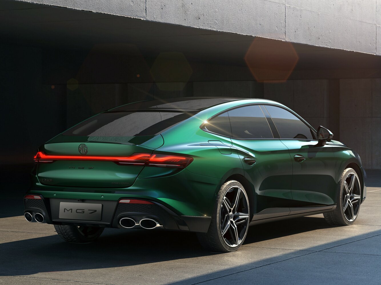 MG 7, , 2023–2026, Лифтбек: Вид сзади в три четверти