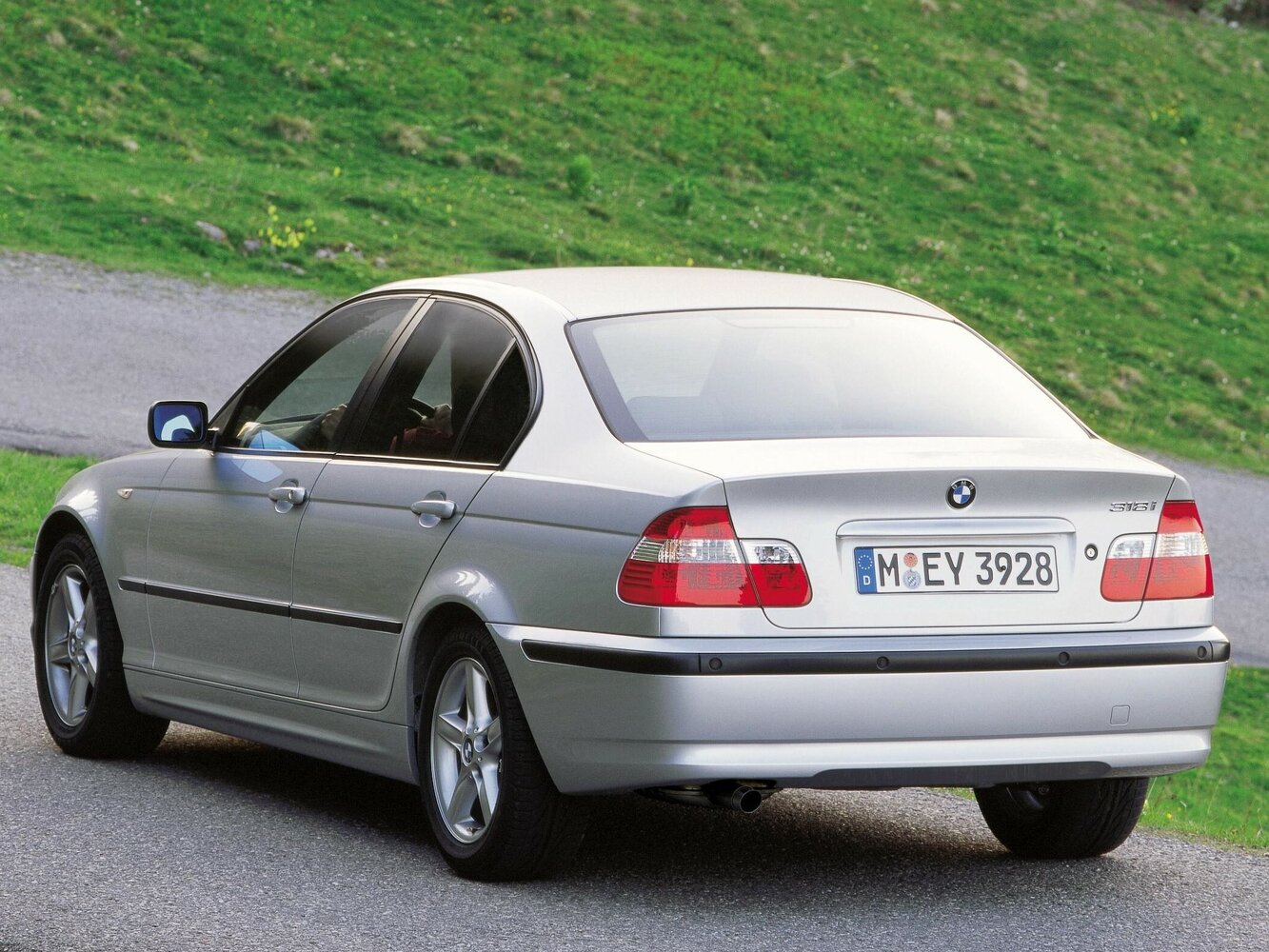 BMW 3 серии, IV (E46) Рестайлинг, 2001–2007, Седан: Вид сзади в три четверти