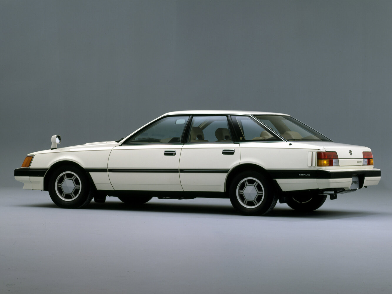 Nissan Leopard, I (F30), 1980–1986, Sedan-хардтоп: Rear three-quarter view