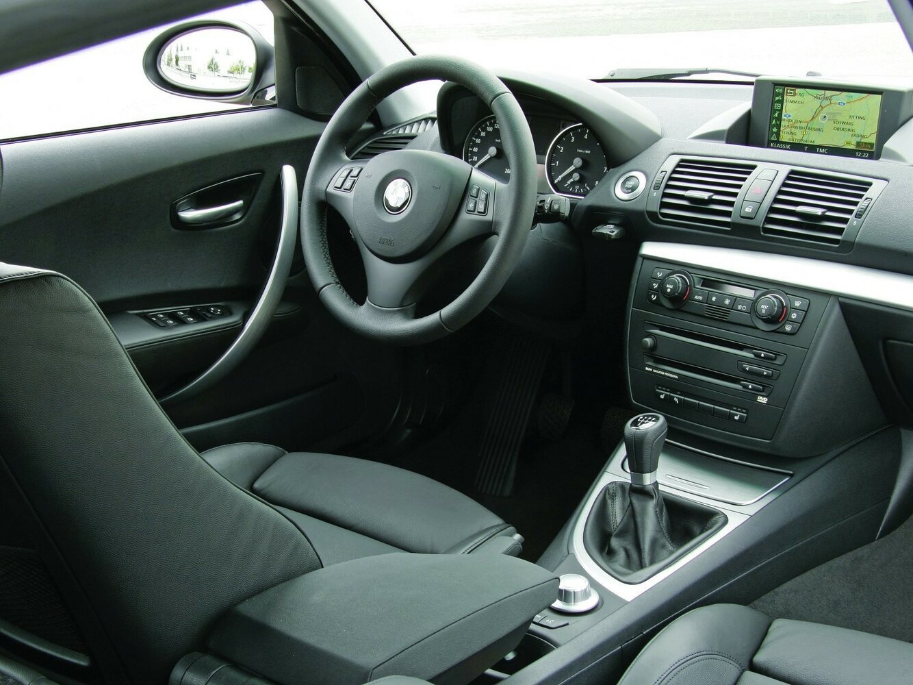 BMW 1 серии, I (E81/E82/E87/E88), 2004–2007, Hatchback 5 door: Front cabin