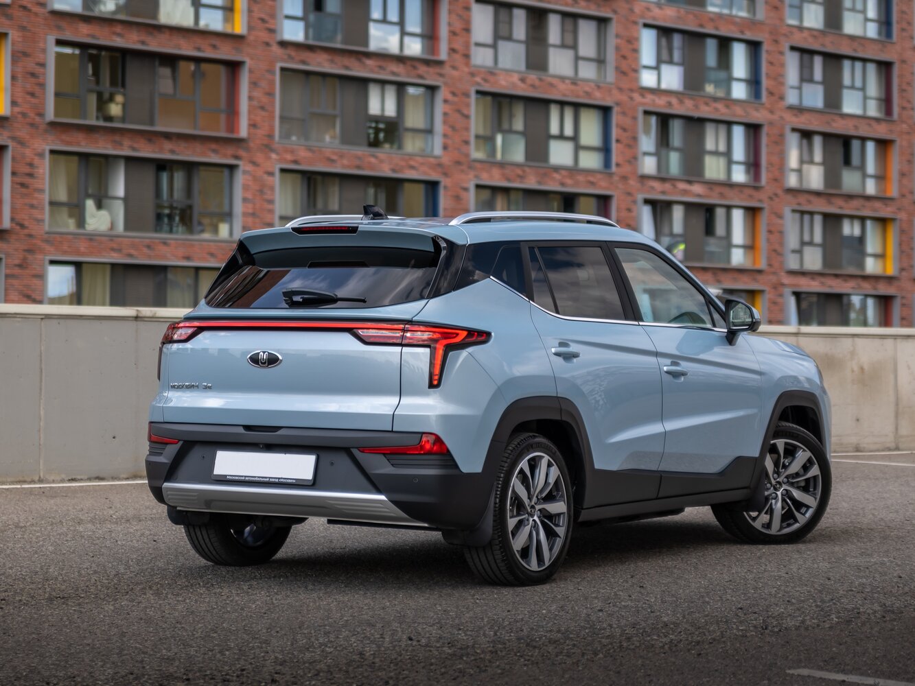 Москвич 3е, , 2022–2026, SUV 5 door: Rear three-quarter view
