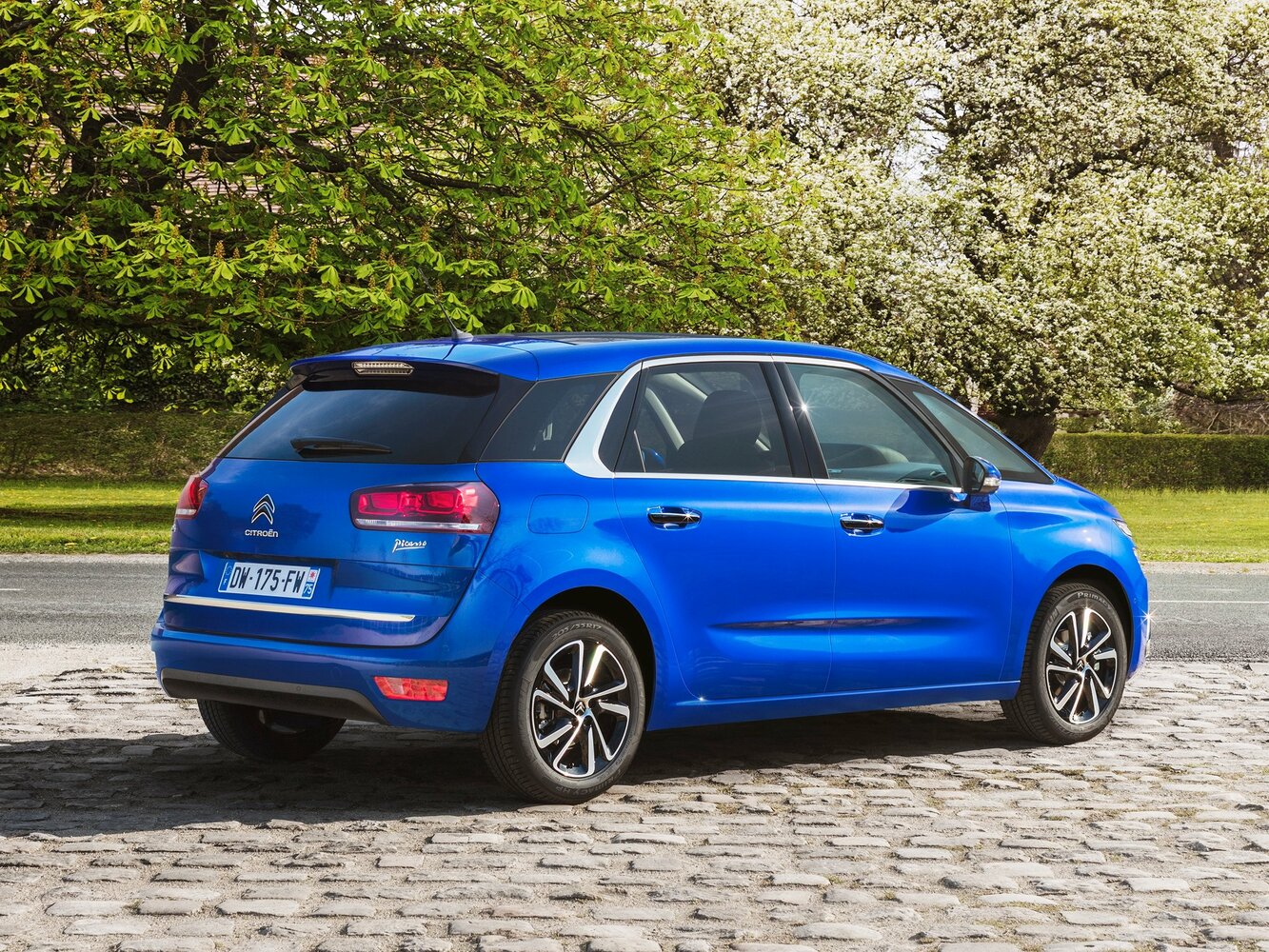 Citroen C4 Picasso, II facelift, 2016–2018, Compact MPV: Rear three-quarter view